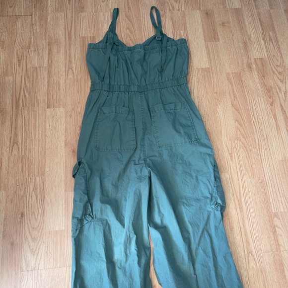 Universal Thread Army / Olive Green Sleeveless Cargo Jumpsuit Size Medium - Picture 8 of 8